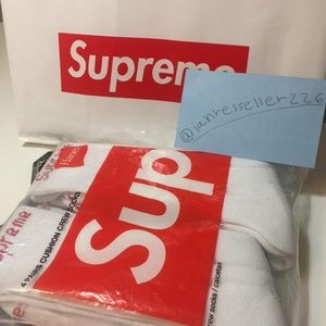 Supreme socks